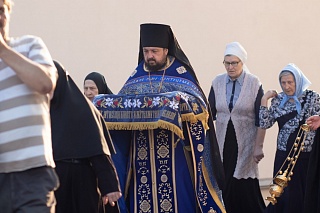 В Юровичском монастыре совершили утреню с чином Погребения Пресвятой Богородицы