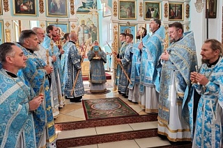 В праздник иконы Божией Матери «Всецарица» епископ Леонид совершил Литургию в кафедральном соборе г. Мозыря