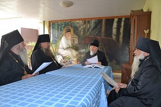 Состоялась рабочая встреча епископа Леонида с монашествующими клириками, осуществляющими своё пастырское служение на приходах