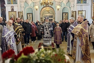 В Неделю Крестопоклонную правящий архиерей совершил Литургию в кафедральном соборе г. Мозыря