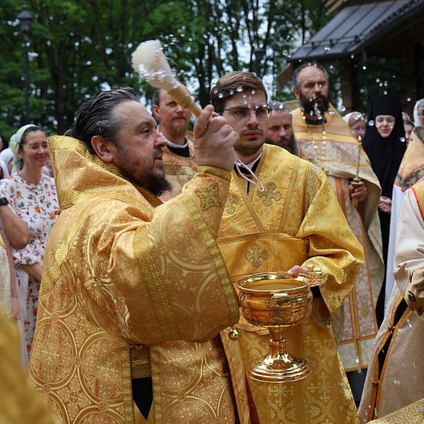 В день памяти святителя Иоанна Шанхайского епископ Авксентий совершил Литургию в одноименном храме Свято-Елисаветинского женского монастыря города Минска
