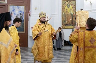 В Неделю 22-ю по Пятидесятнице епископ Несвижский Авксентий совершил Литургию в соборе Рождества Пресвятой Богородицы