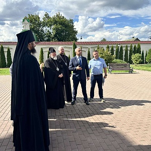 В Юровичском монастыре состоялась рабочая встреча епископа Туровского и Мозырского Леонида с председателем Гомельского облисполкома Иваном Крупко