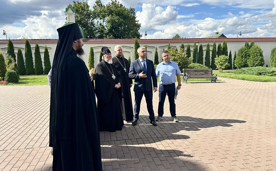 В Юровичском монастыре состоялась рабочая встреча епископа Туровского и Мозырского Леонида с председателем Гомельского облисполкома Иваном Крупко